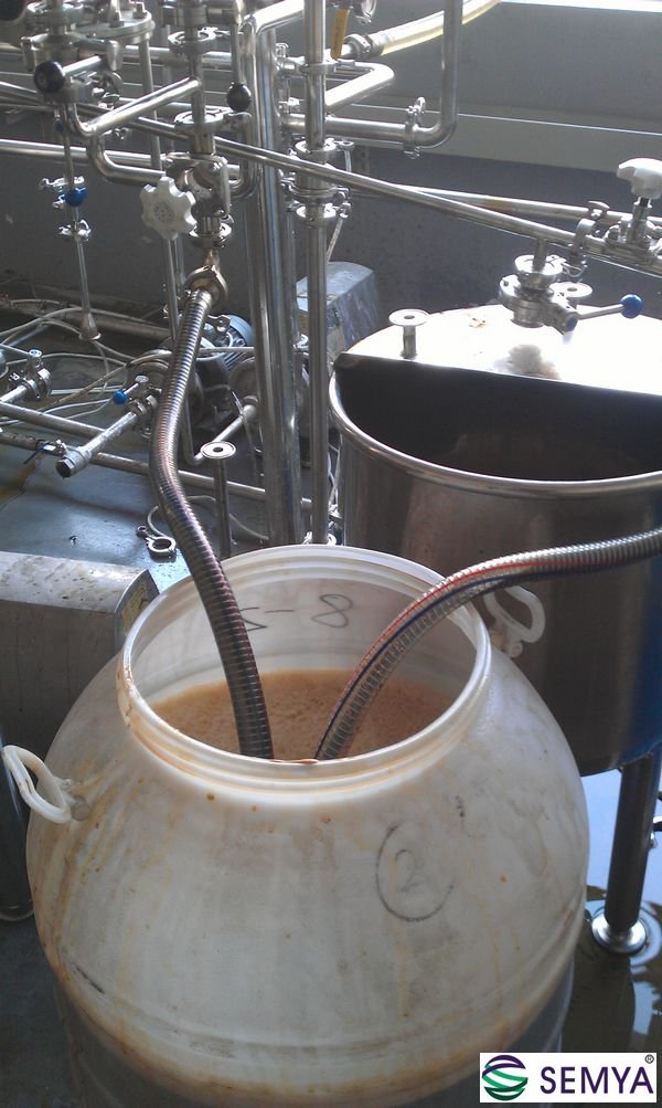 洛陽(yáng)甘草糖漿濃縮實(shí)驗(yàn)采用降膜蒸發(fā)器